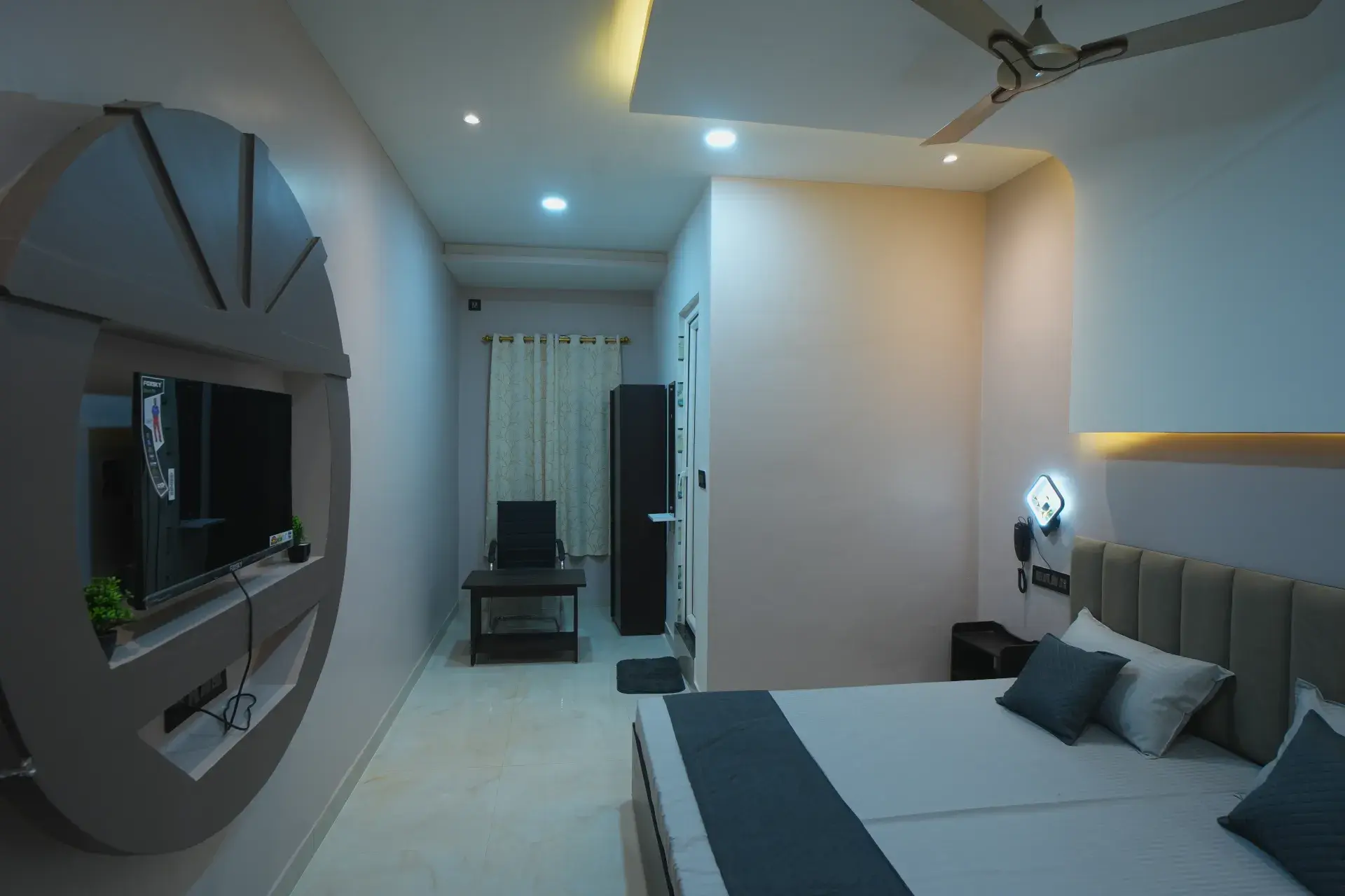 Kasa Courtyard Suite Room